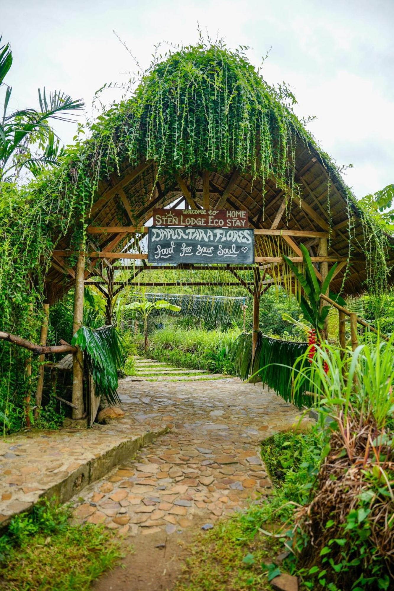 Sten Lodge eco Homestay&restaurant Labuan Bajo Esterno foto